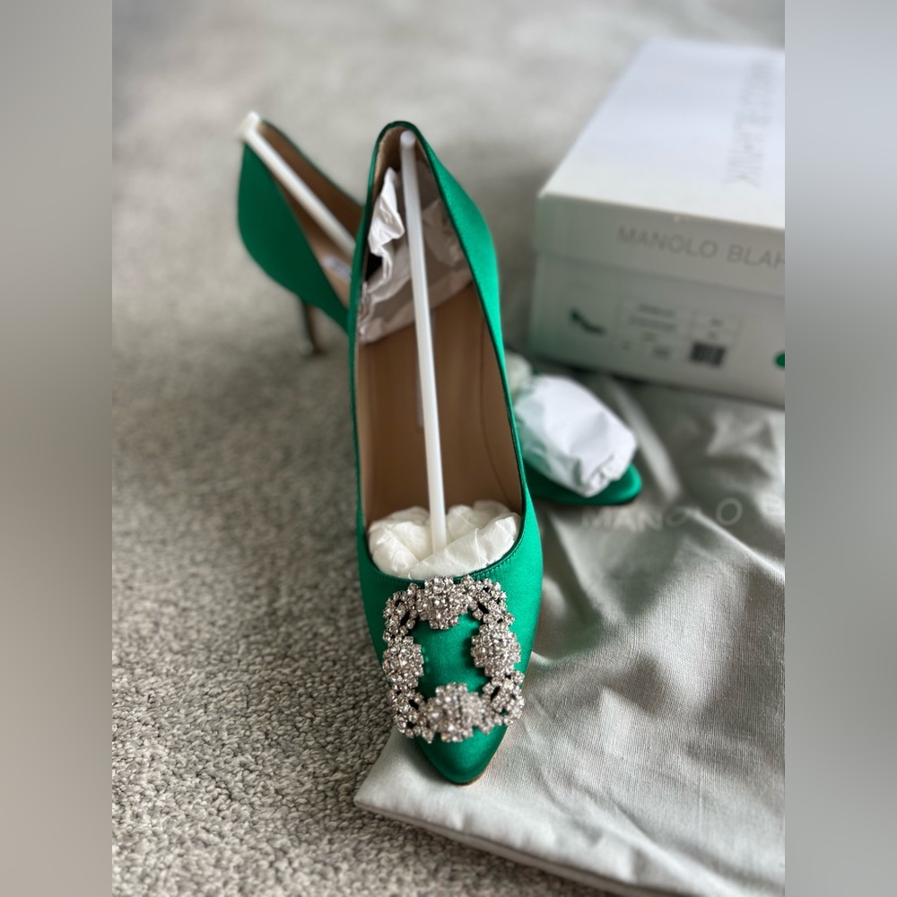 NEW Manolo Blahnik Hangisi 70 Emerald Green Crystal Buckle Satin 36.5